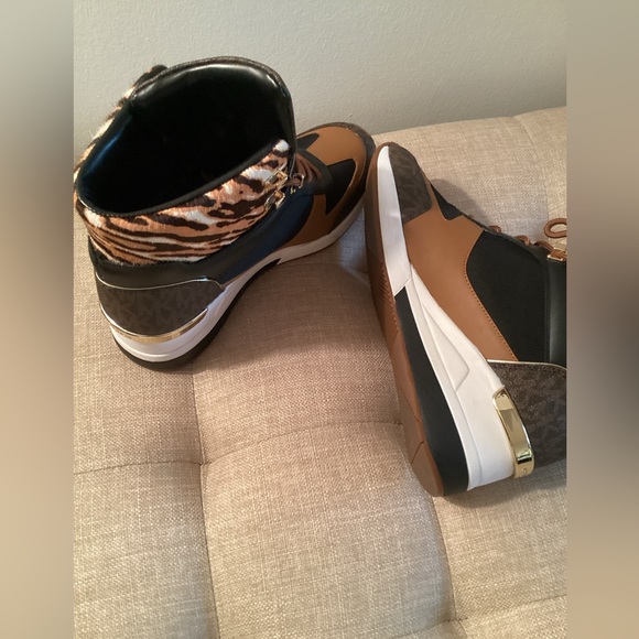 NWT MICHAEL Michael KORS LIV WEDGE BOOTIE - Picture 12 of 15